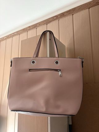 Bolso rosa con detalles