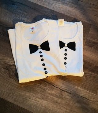 Set 2 T-shirt bianche papillon e bottoni