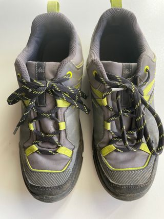 Zapatillas niño grises y verdes