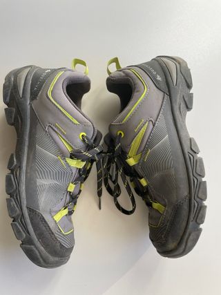 Zapatillas niño grises y verdes