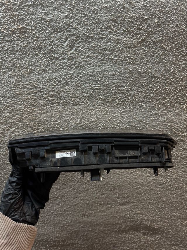 Luz portón trasero/freno 9833944480