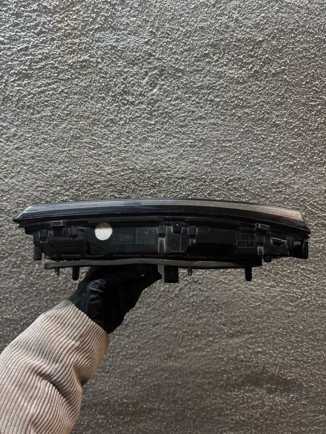 Luz portón trasero/freno 9833944480