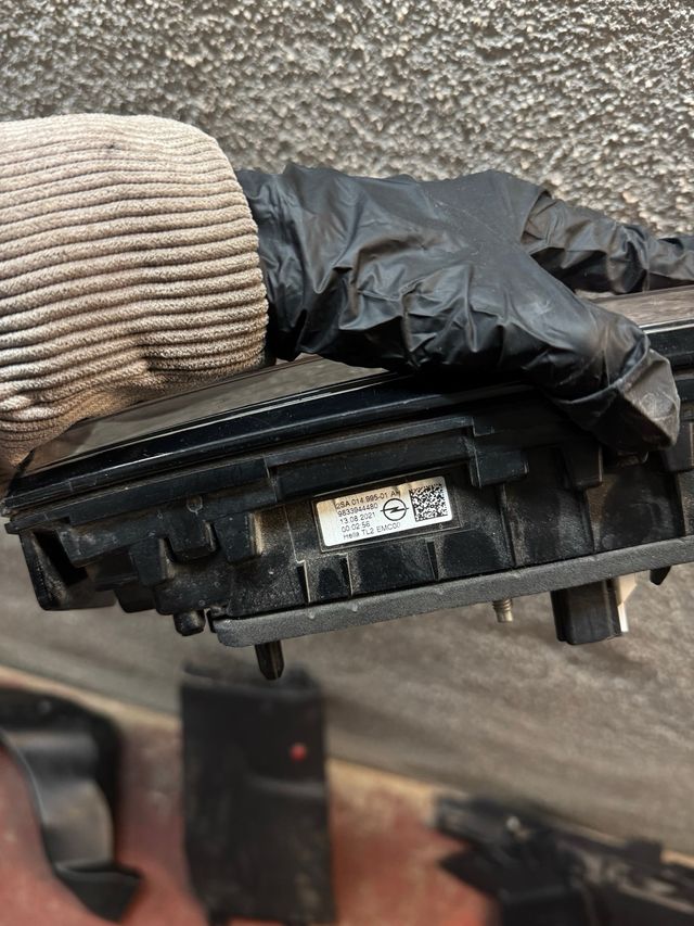 Luz portón trasero/freno 9833944480