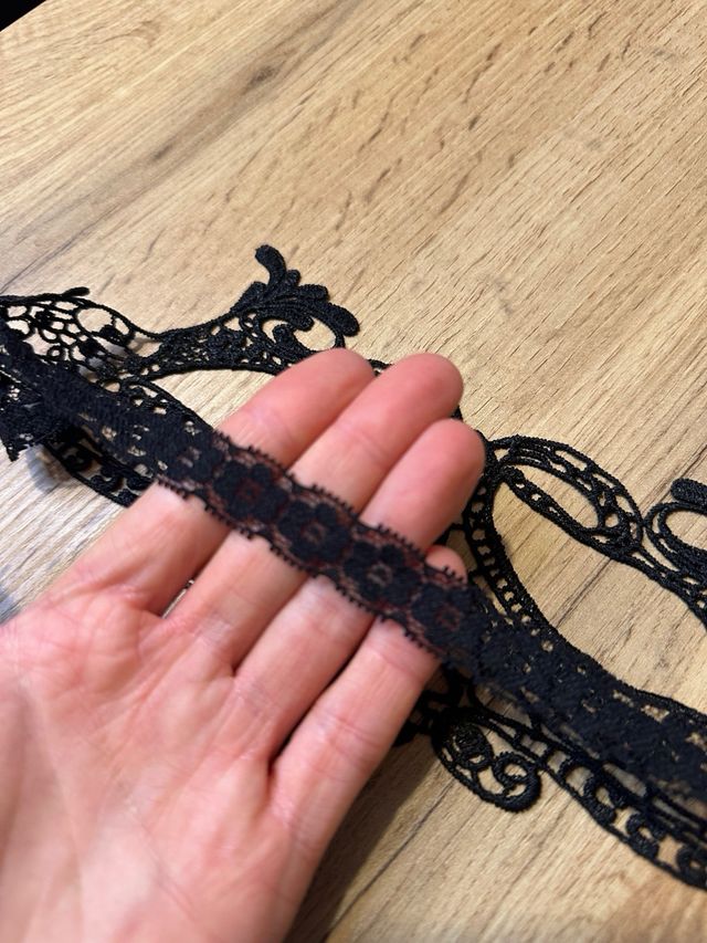 Maschera in pizzo nero