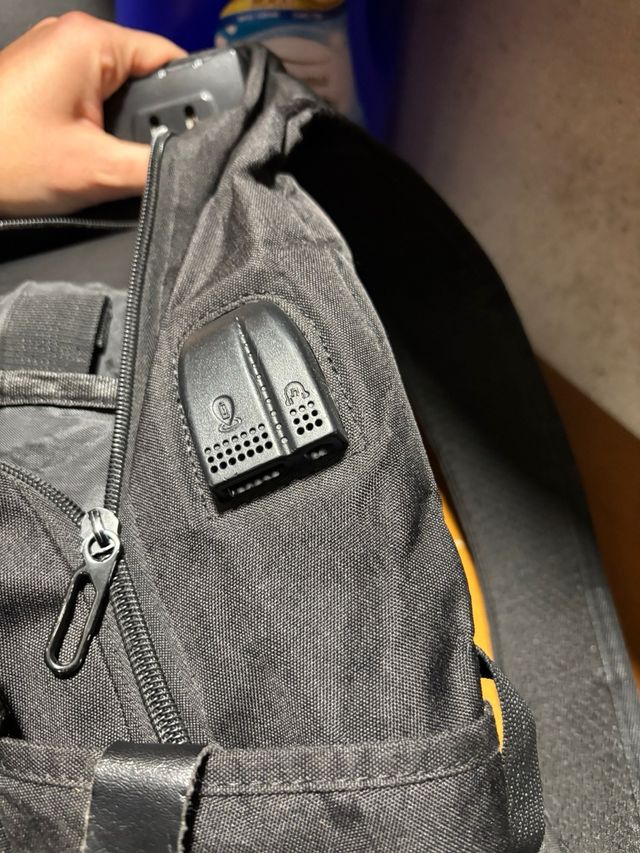 Zaino nero con lucchetto