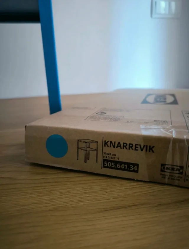 Mesa auxiliar KNARREVIK IKEA azul