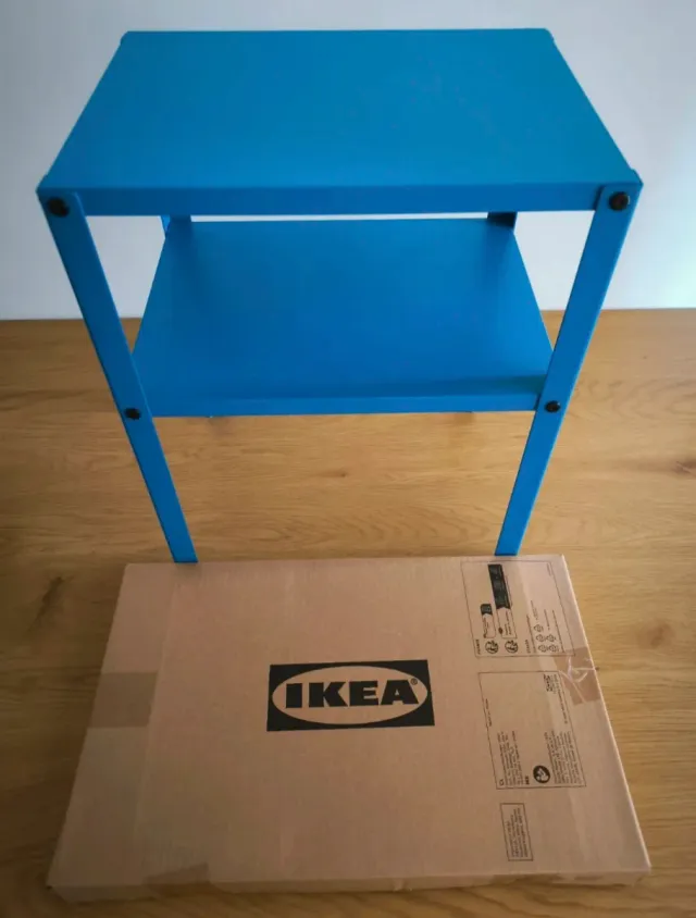 Mesa auxiliar KNARREVIK IKEA azul