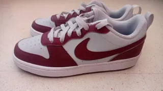 Zapatillas Nike Blancas y Burdeos