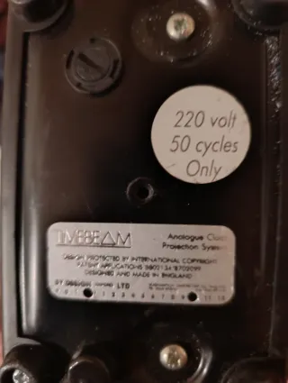 Reloj vintage con proyector.