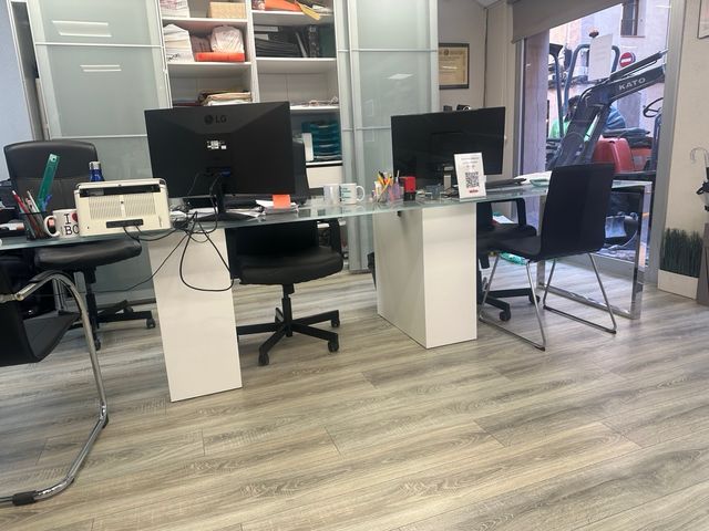 Tavoli da ufficio in vetro e metallo