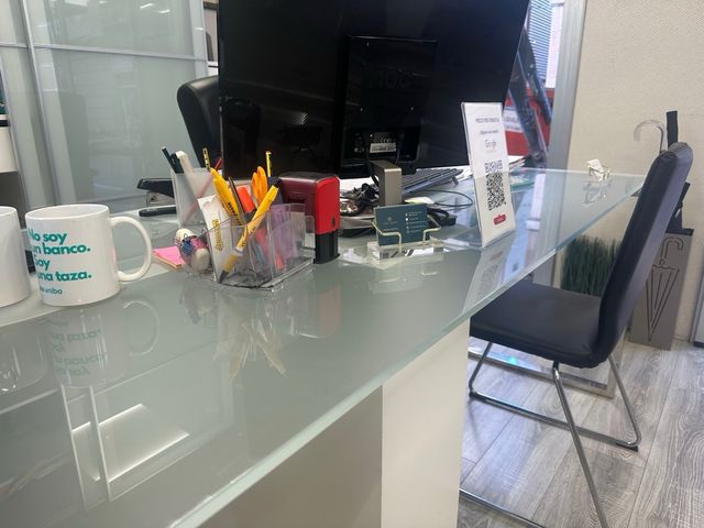 Tavoli da ufficio in vetro e metallo