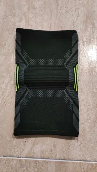 Codera/Rodillera Deportiva Negra y Verde