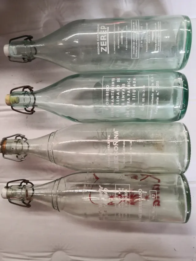 4 Garrafas de Refrigerante Antigas