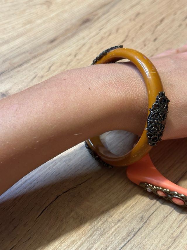 Set 2 bracciali rigidi decorati