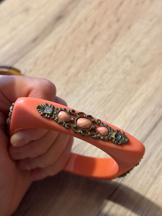 Set 2 bracciali rigidi decorati