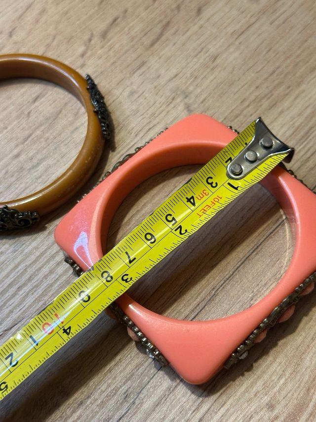 Set 2 bracciali rigidi decorati