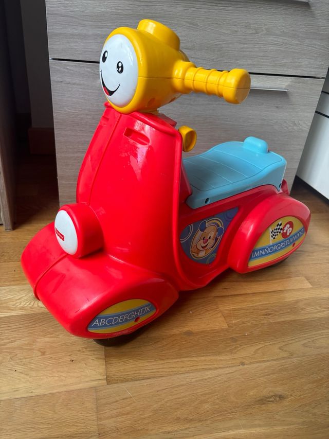 Moto correpasillos Fisher Price roja