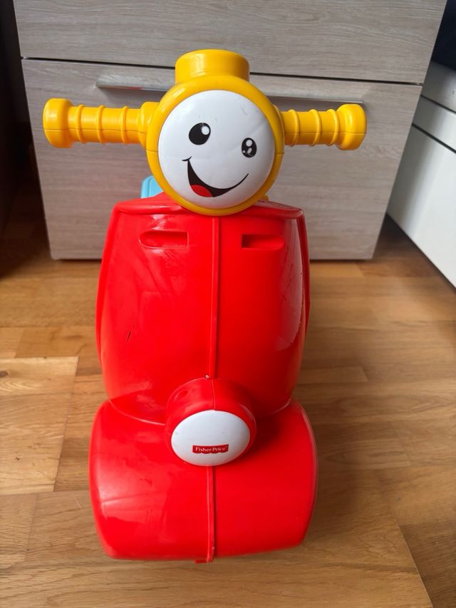 Moto correpasillos Fisher Price roja
