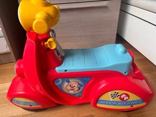 Moto correpasillos Fisher Price roja