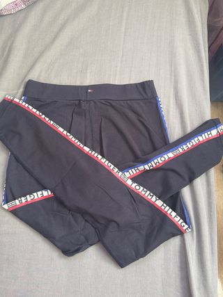 Mallas Tommy Hilfiger Negras con Raya Roja
