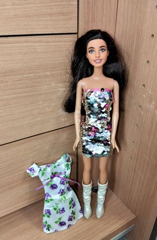 Barbie Teresa con 2 outfit