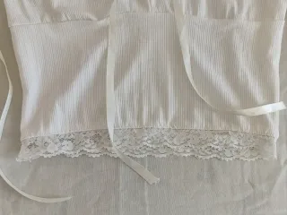 Top blanco lazos y encaje