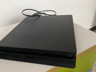PS4 Slim Negra + Juegos
