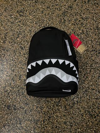Zaino Sprayground nero con squalo