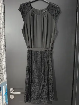 Abito nero con pizzo