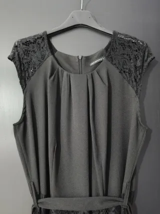 Abito nero con pizzo