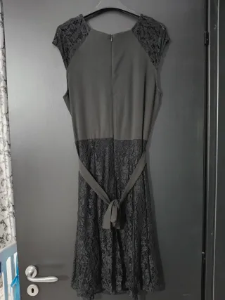 Abito nero con pizzo