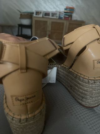 Sandalias Pepe Jeans Beige y Doradas Talla 38