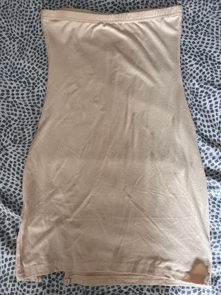 Vestido corto beige palabra de honor