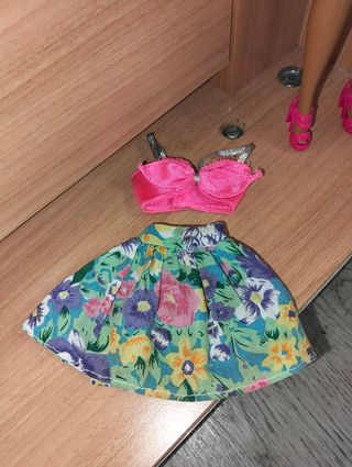 Barbie Teresa su corpo vintage 1999, con 2 outfit.