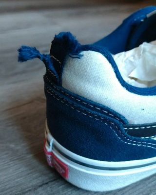 Vans mai utilizzata, ma con difetto come da foto