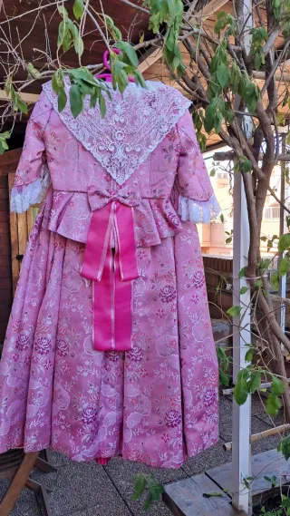 Traje Fallera Rosa y Blanco.