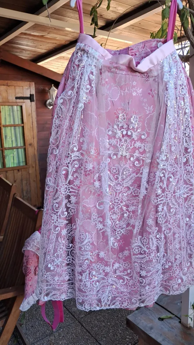 Traje Fallera Rosa y Blanco.