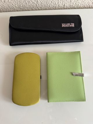 Estuches manicura y pinceles maquillaje