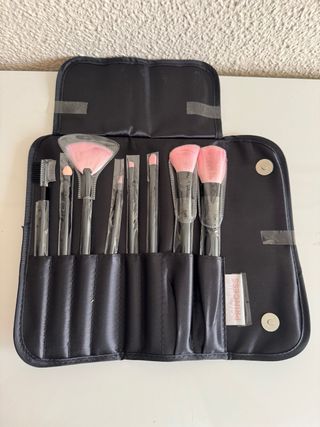 Estuches manicura y pinceles maquillaje