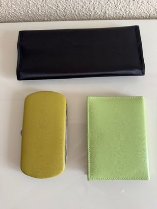 Estuches manicura y pinceles maquillaje