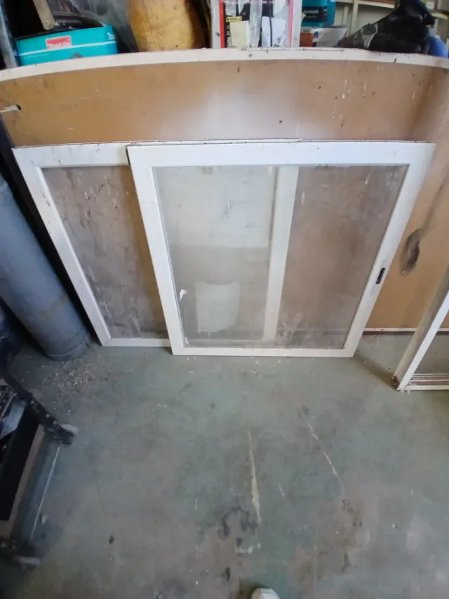 Ventana corredera blanca