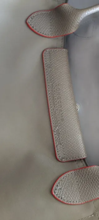 Bolso Longchamp Beige con detalles rojos