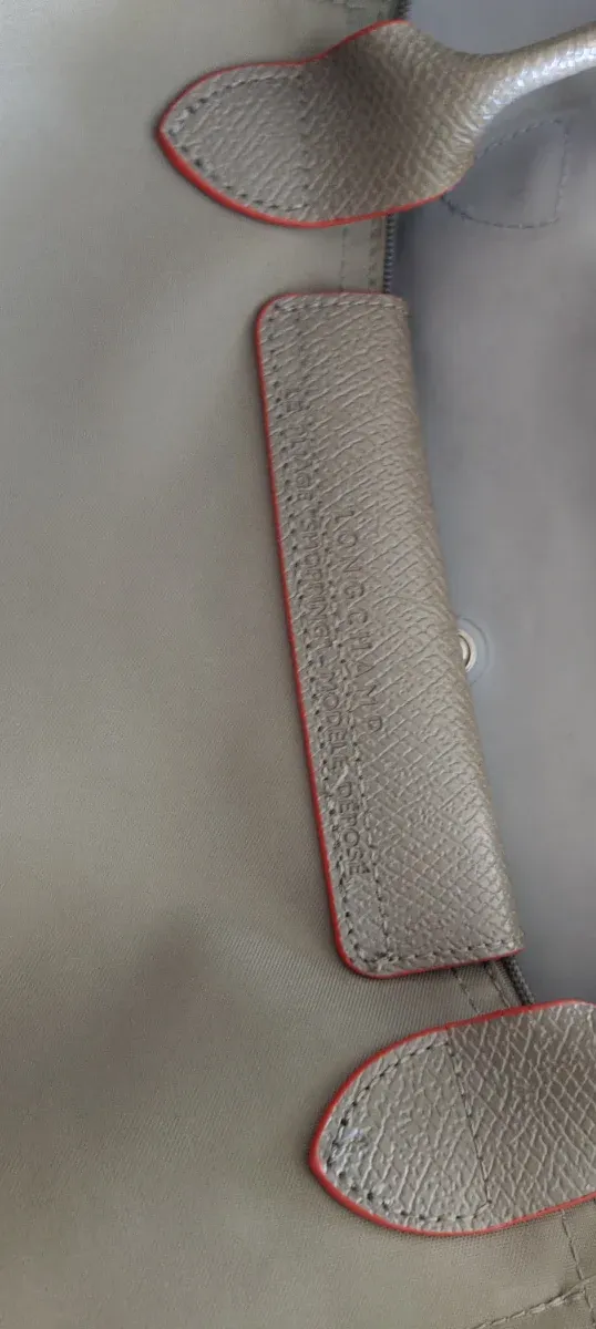 Bolso Longchamp Beige con detalles rojos