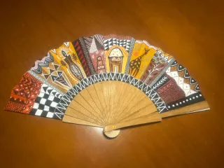 Abanico pintado a mano con muy variados disñeos