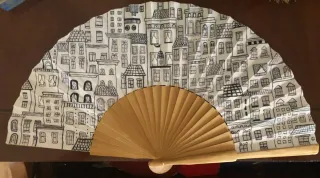 Abanico pintado a mano con muy variados disñeos