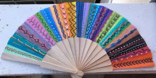 Abanico pintado a mano con muy variados disñeos