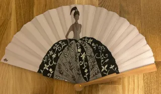 Abanico pintado a mano con muy variados disñeos