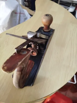 Cepillo de carpintero antiguo