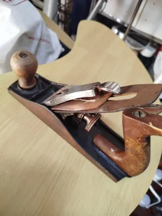 Cepillo de carpintero antiguo