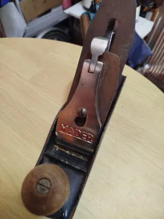 Cepillo de carpintero antiguo